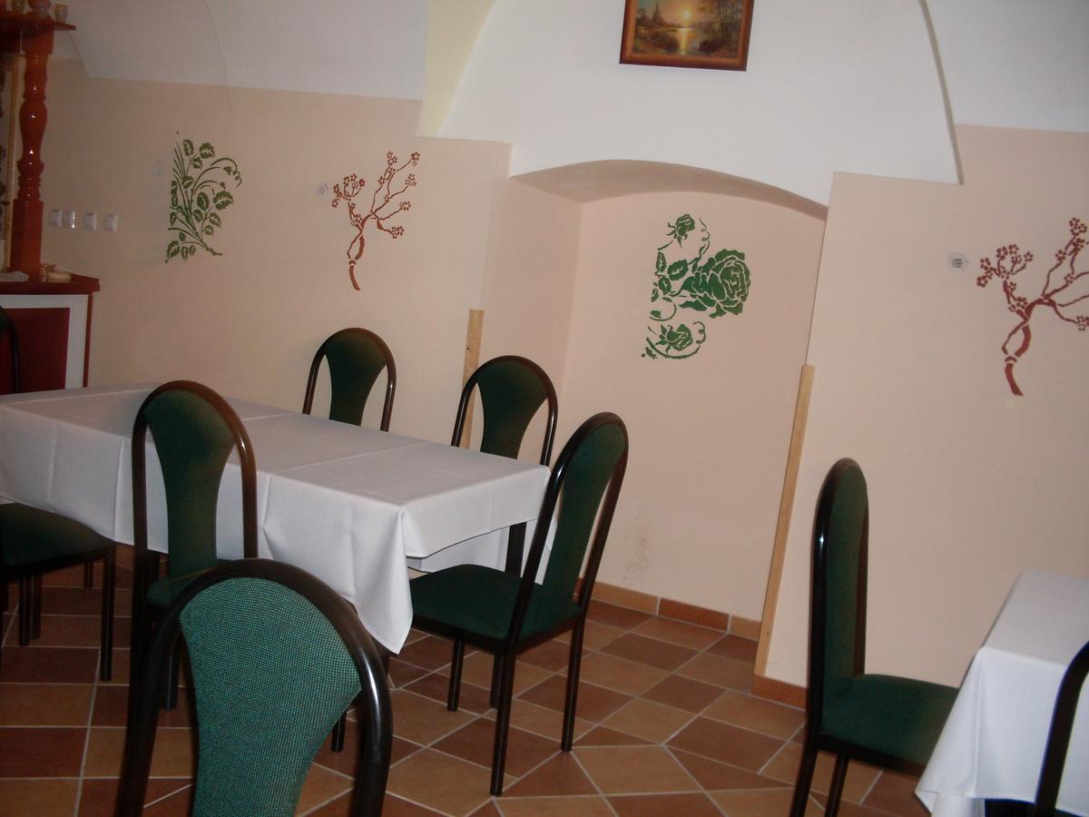 Hotel Krokus Kamienna Gora Exterior photo